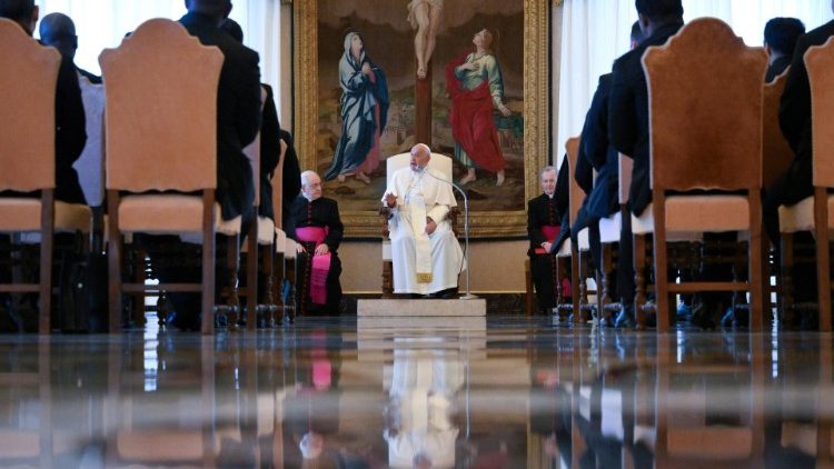 ĐTC Phanxicô: cần đào tạo các nhà ngoại giao tương lai của Tòa Thánh biết gần gũi với dân Chúa