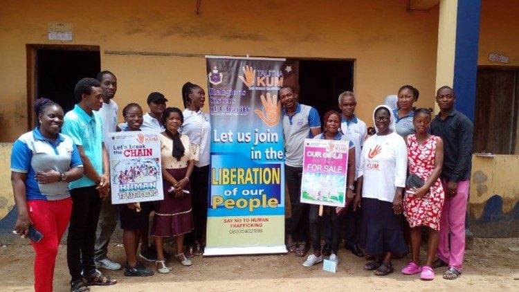 Các nữ tu Dòng Bác ái ở Nigeria giúp đỡ các nạn nhân của nạn buôn người