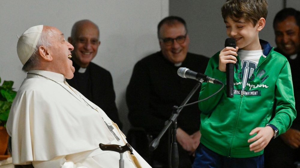 Đức Thánh Cha khai trương “Trường Cầu nguyện” tại một giáo xứ ở Roma. Ảnh:vaticannews