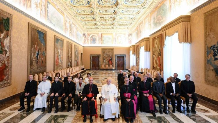 Đức Thánh Cha tiếp Uỷ ban Giáo hoàng về Kinh Thánh. Ảnh: Vatican News