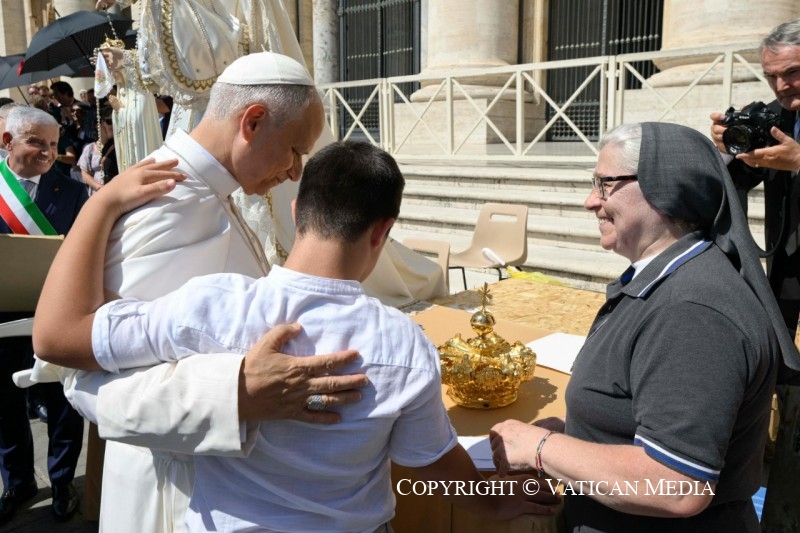 Đức Thánh Cha Leo XIV và trẻ em