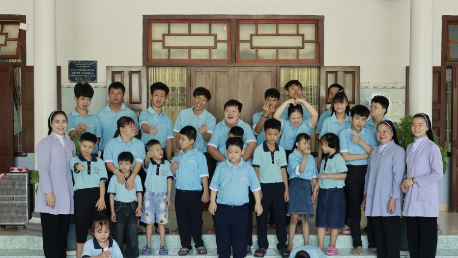 Mái Ấm Hy Vọng: TÌNH YÊU LÀM NÊN ĐIỀU KỲ DIỆU