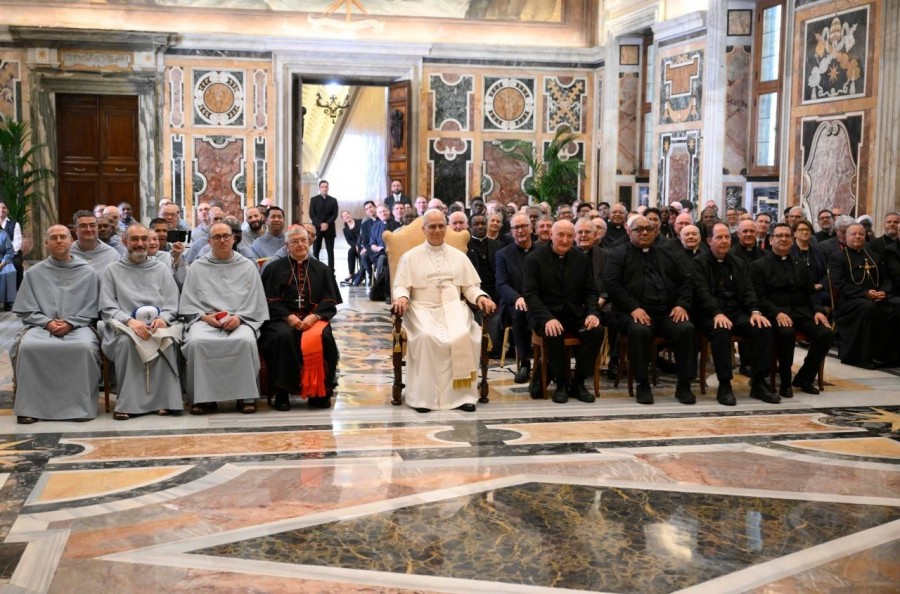 Đức Thánh Cha nói với các tu sĩ: Vâng phục là một trường học của tự do trong tình yêu