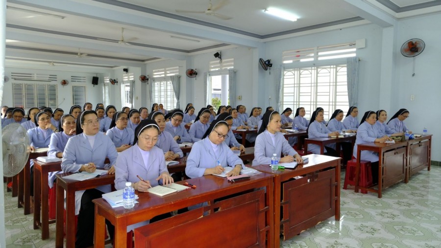 Qúy Chị Phụ Trách tham gia khóa bồi dưỡng