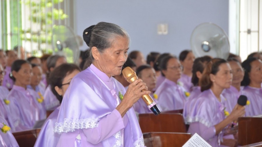 Bước Theo Đức Giêsu Kitô Chịu Đóng Đinh, Sống Ơn Gọi Giữa Đời