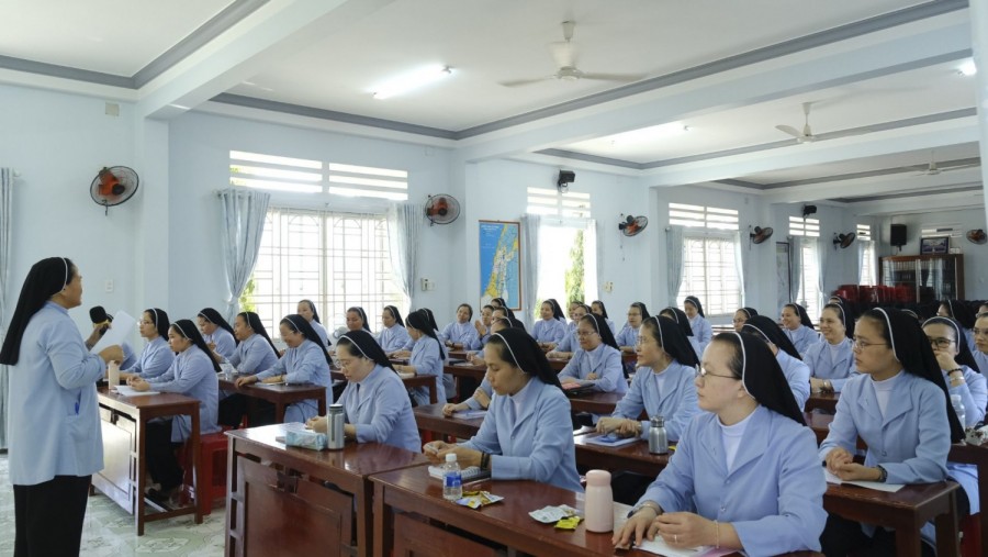 KHÓA BỒI DƯỠNG DÀNH CHO QUÝ NỮ TU KHẤN TRỌN  TỪ 1 ĐẾN 5 NĂM