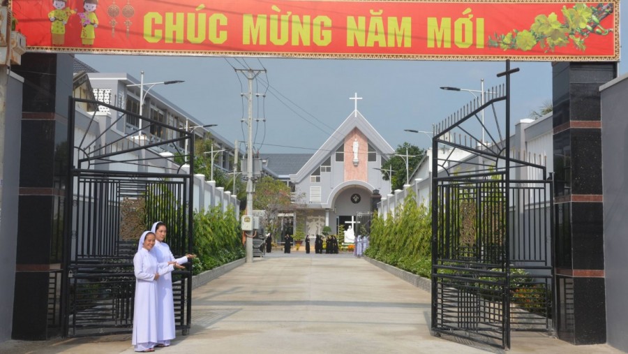 HỘI DÒNG KHÉP LẠI  MỘT NĂM TRONG TÂM TÌNH TẠ ƠN