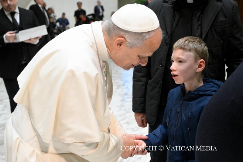 LÀM CHO NGƯỜI KHÁC HIỂU MÌNH LÀ HÀNH ĐỘNG ĐẦU TIÊN CỦA TÌNH YÊU