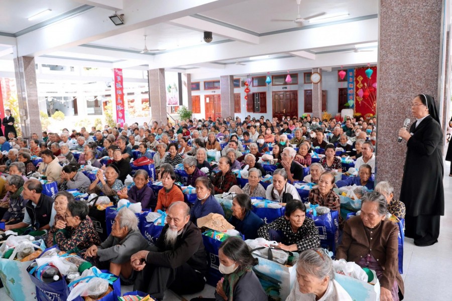 TẤT NIÊN TRONG HỒNG ÂN