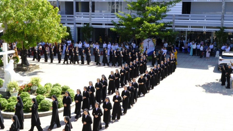 MỘT LỜI XIN VÂNG, MỘT ĐỜI Ở LẠI