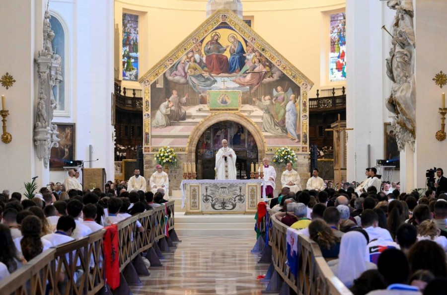 Đức Thánh Cha thăm Assisi: Thế giới đang tìm kiếm những vị thánh giữa các con