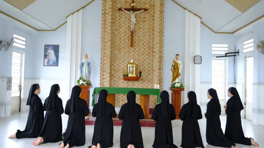 Tâm Tình Trước Thánh Thể – Tĩnh Tâm Tháng 9: Về Bên Chúa, Để Chúa Nhìn Con
