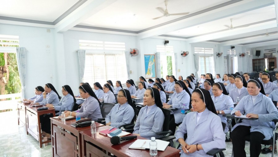 60 CHỊ EM TRỞ VỀ NHÀ MẸ THAM DỰ KHÓA BỒI DƯỠNG