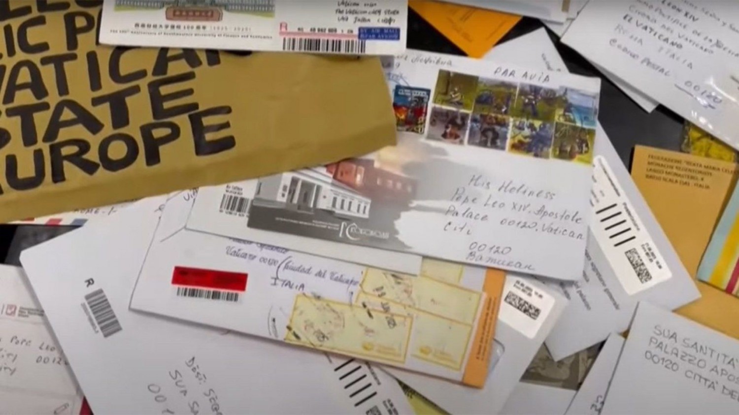 Mỗi ngày Bưu điện Ý nhận cả trăm ký thư và bưu phẩm gửi cho Đức Thánh Cha Lêô XIV
