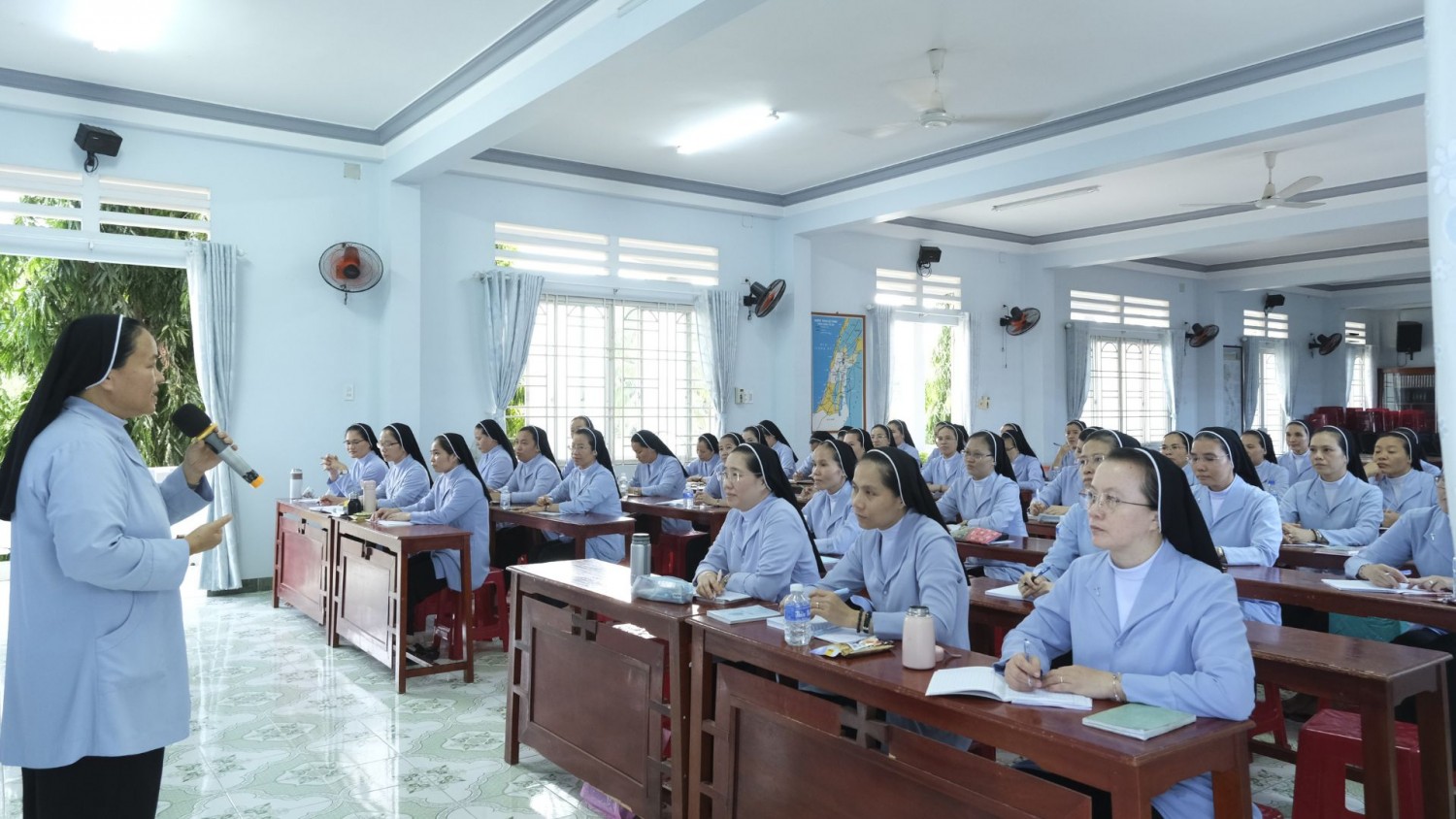 Phóng sự ảnh về khóa bồi dưỡng