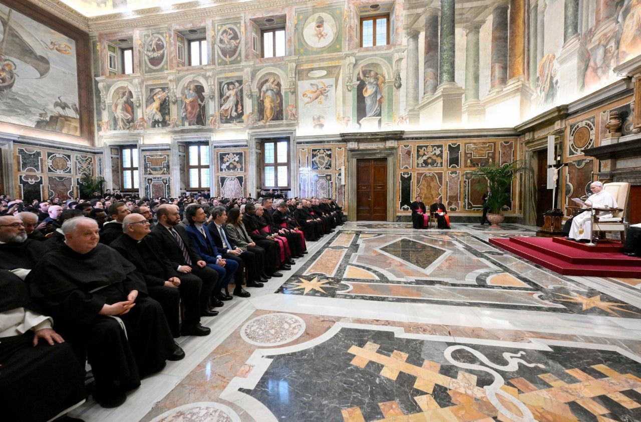 Đức Thánh Cha Lêô XIV tiếp các tham dự viên Khóa học về "Tòa Trong" lần thứ 36  (@Vatican Media)