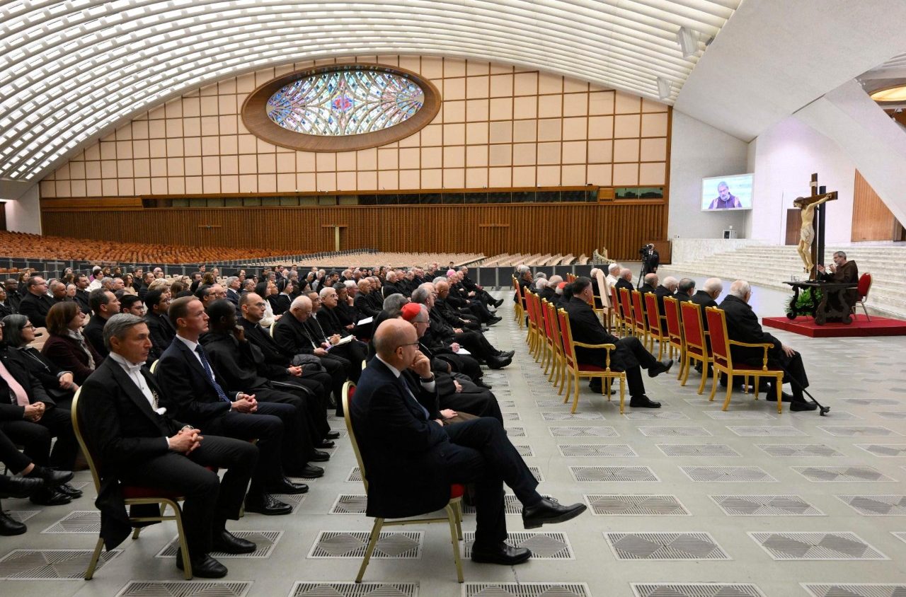 Cha Pasolini: “Đừng dùng những điều thuộc về Thiên Chúa để tìm kiếm sự chấp thuận và công nhận”