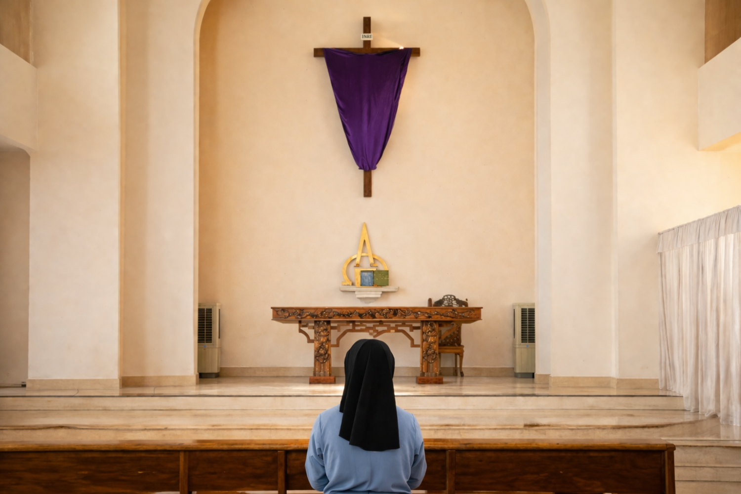 Thứ Sáu Tuần Thánh: Ở Lại Trong Sự Thinh Lặng