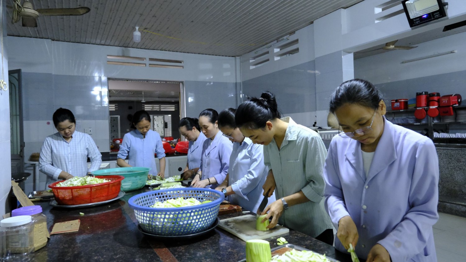 Những Bàn Tay Âm Thầm (11)