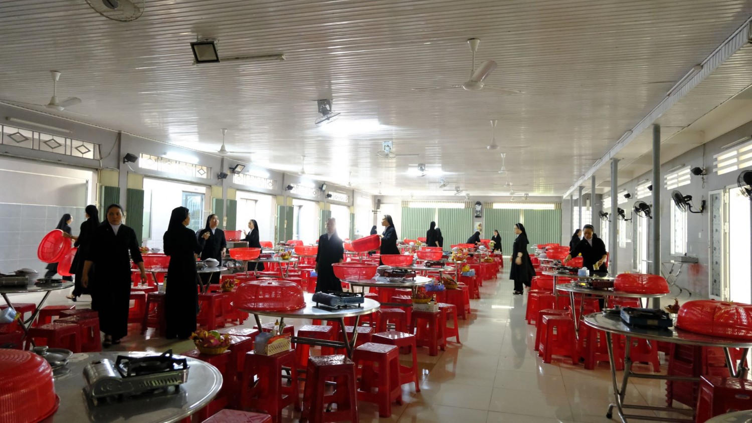 Những Bàn Tay Âm Thầm (22)