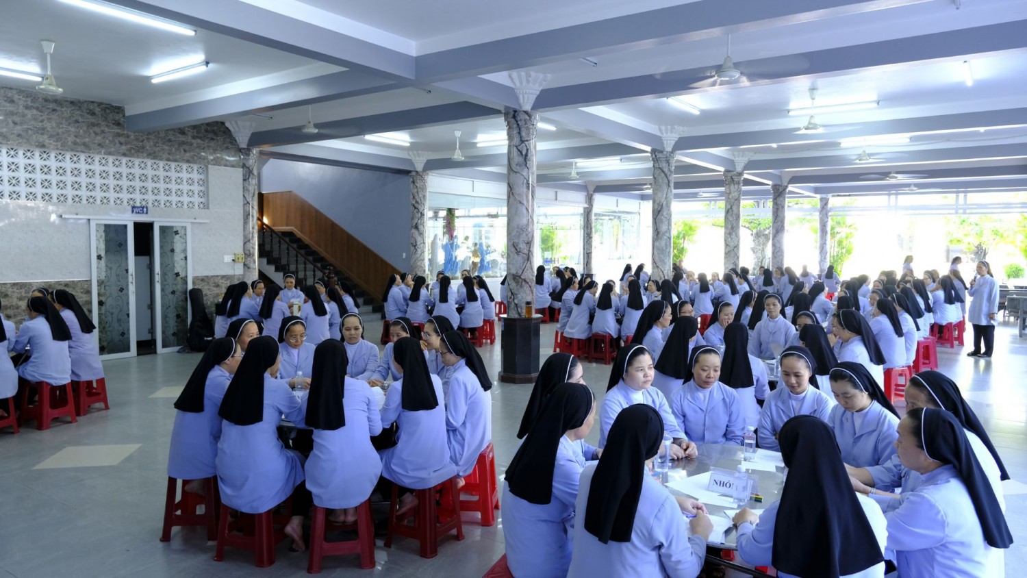 Những Bàn Tay Âm Thầm (23)