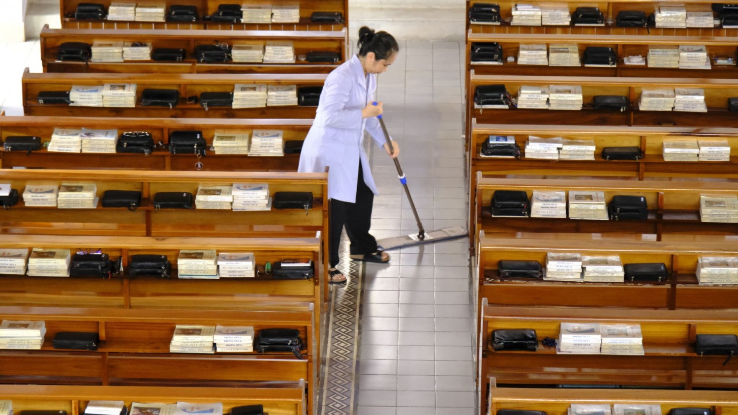Những Bàn Tay Âm Thầm (6)