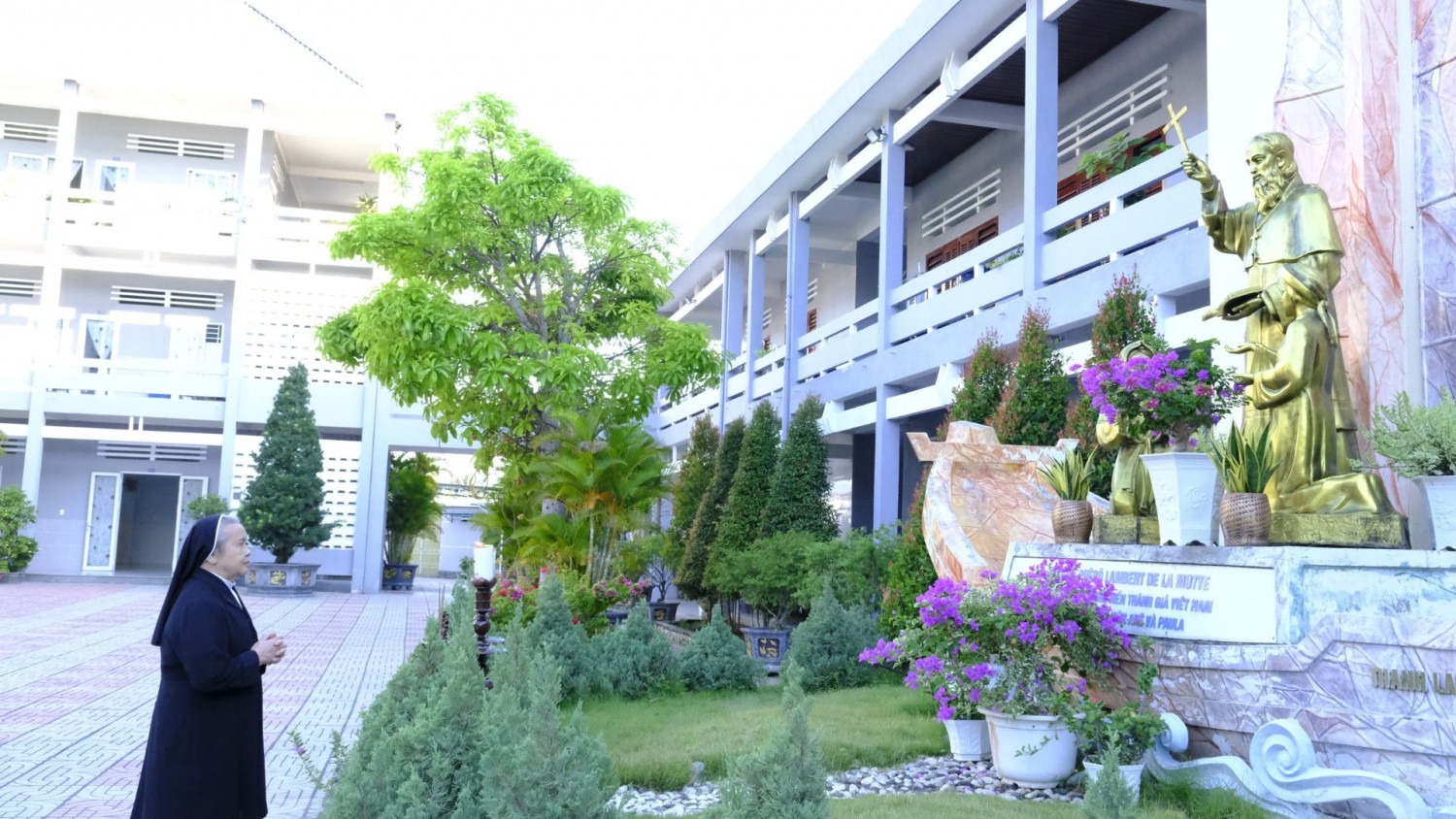 TRỞ VỀ BÊN ĐẤNG SÁNG LẬP 1 (13)