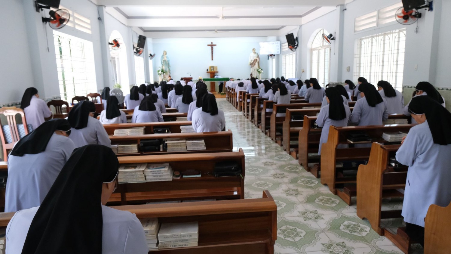 NHÀ NGUYỆN HỘI DÒNG – NHỮNG NGÀY CHUYỂN TIẾP (20)