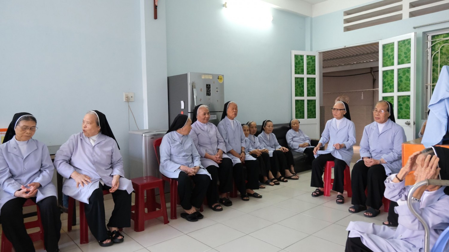 TA SẼ KHÔNG BAO GIỜ QUÊN CON Chiêm ngắm vẻ đẹp của một đời tận hiến khi đi qua tuổi già (12)