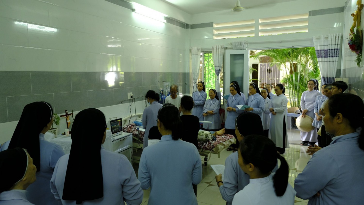 TA SẼ KHÔNG BAO GIỜ QUÊN CON Chiêm ngắm vẻ đẹp của một đời tận hiến khi đi qua tuổi già (9)