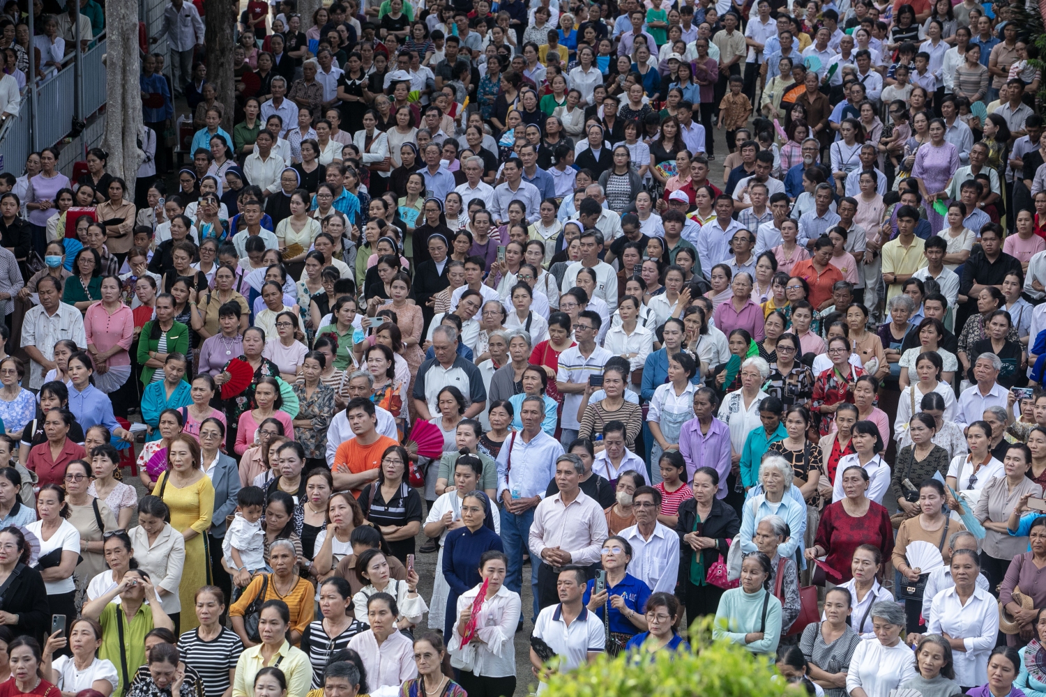 TOÀN GIÁO PHẬN NHA TRANG HÀNH HƯƠNG ĐỀN THÁNH MẸ NHÂN LÀNH, TẠ ƠN 69 NĂM THÀNH LẬP GIÁO PHẬN