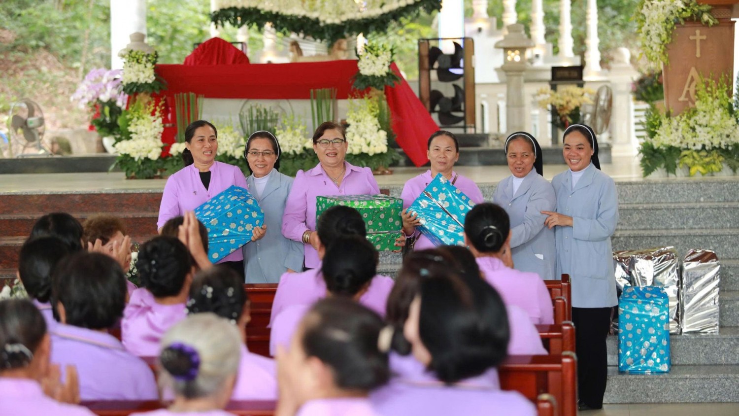 CÙNG MẸ LÊN ĐƯỜNG (8)