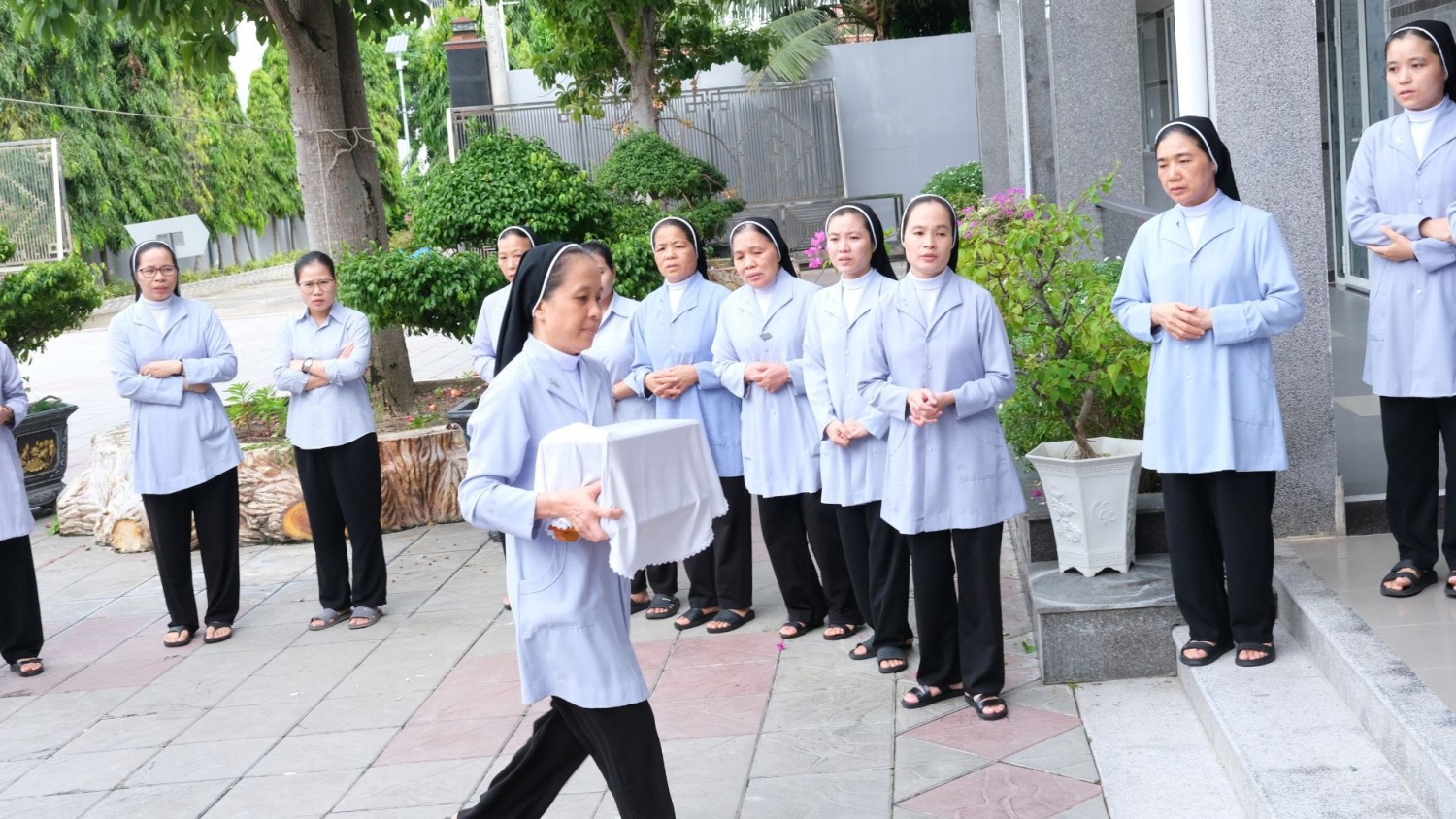 NHỮNG NGÀY TIỄN CHỊ MATTA (14)