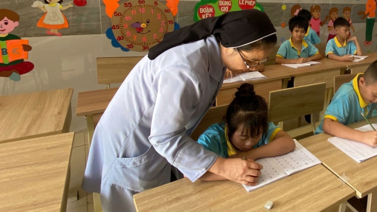 Trung tâm Khuyết tật Hồng Ân Nơi Tình Yêu Chắp Cánh Những Vầng Trăng Khuyết (7)