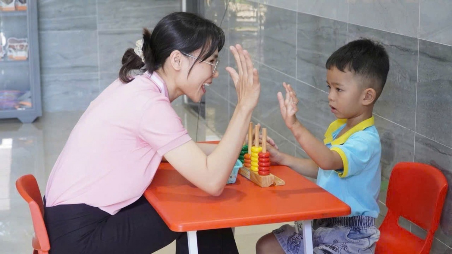 Trung tâm Khuyết tật Hồng Ân Nơi Tình Yêu Chắp Cánh Những Vầng Trăng Khuyết (8)