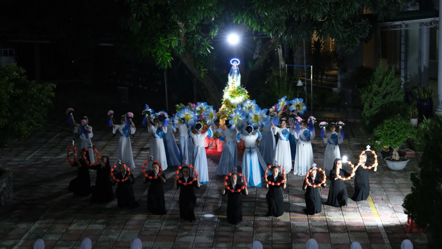 HỘI DÒNG KHÉP LẠI THÁNG MÂN CÔI BÊN MẸ MARIA (1)