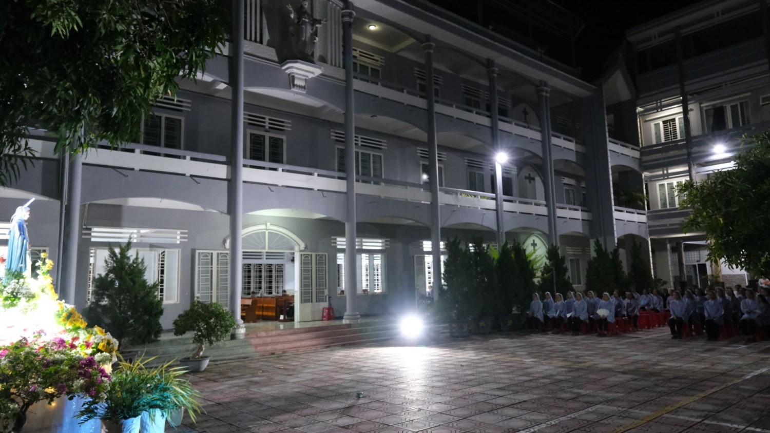 HỘI DÒNG KHÉP LẠI THÁNG MÂN CÔI BÊN MẸ MARIA (2)